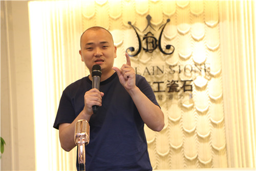 廣州設計周執(zhí)行總監(jiān)賀文廣_副本.jpg